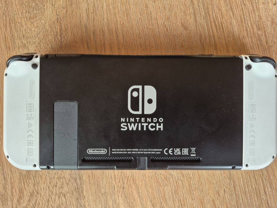 Konsola Nintendo Switch HAC-001(-01) V2 + Joy-Con + ładowarka + oryginalny dock.