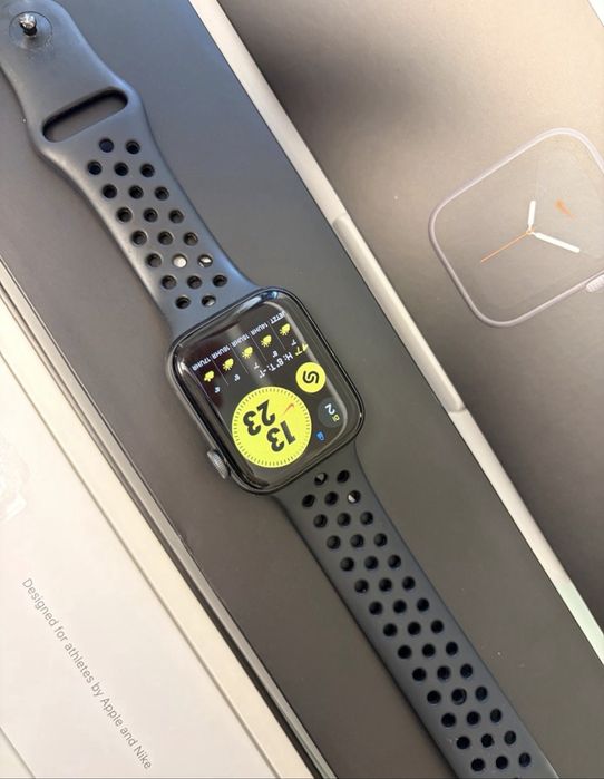 Apple Watch Series 6 44MM NIKE + EXTRAS