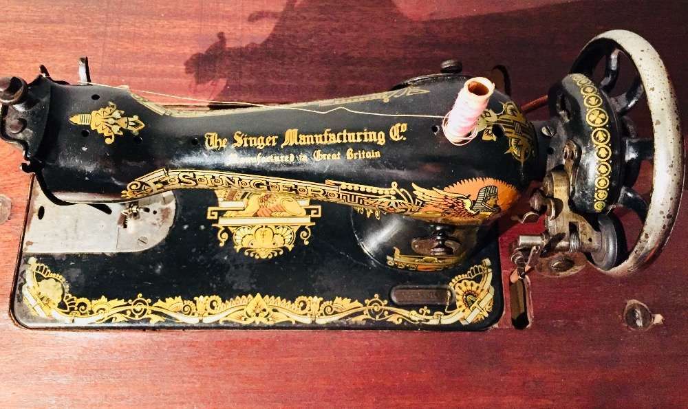Máquina de Costura Singer - tudo de origem - a funcionar na perfeição