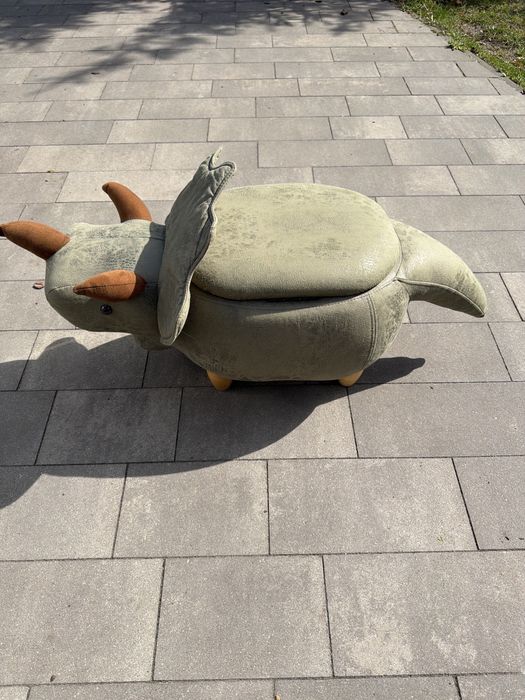 Beliani triceratops pufa