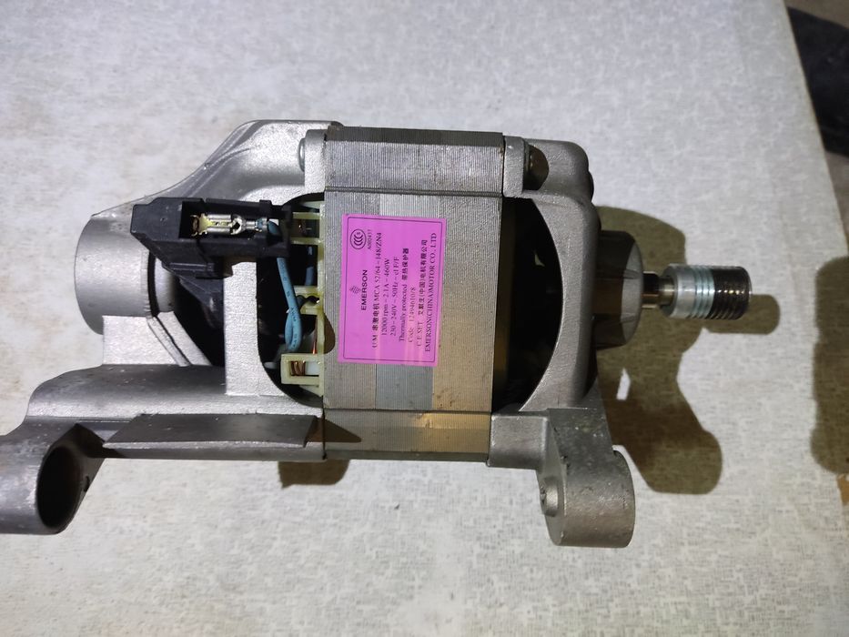 Двигун до пральної машини