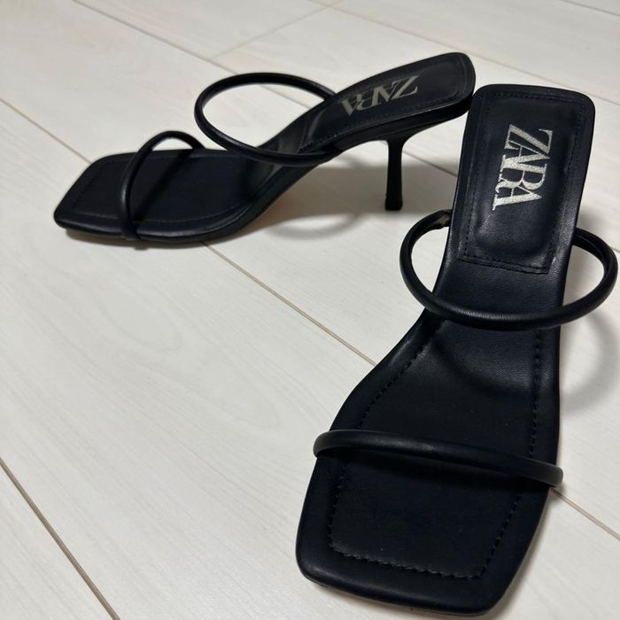 Босоножки черные  zara