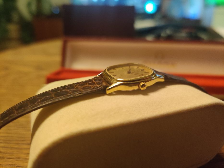 Omega De Ville quartz de 1987 com caixa original e documentos