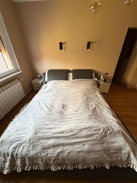 Sypialnia łóżko 180x200 , materac , komoda stoliki nocne