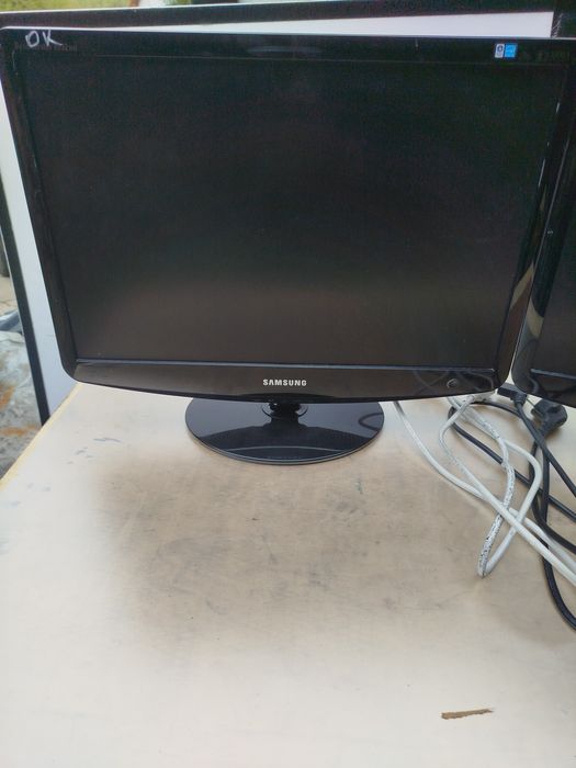 Monitor Samsung 22  cale sprawny