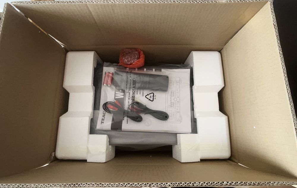 Gravador de Cassetes TEAC W-1200 duplo deck