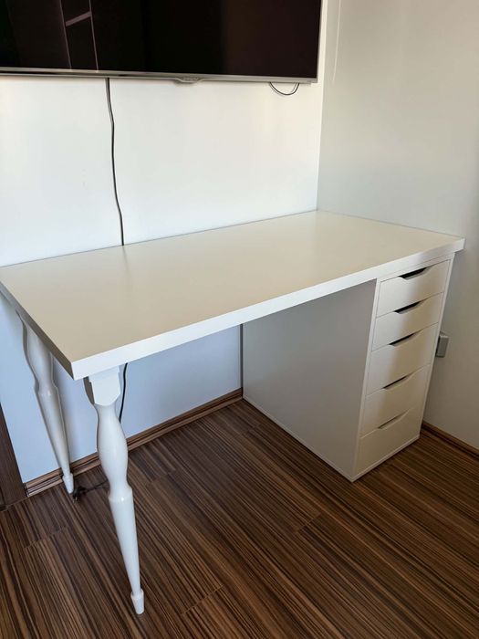 Biurko stolik blat toaletka linnmon ikea z nogami nipen