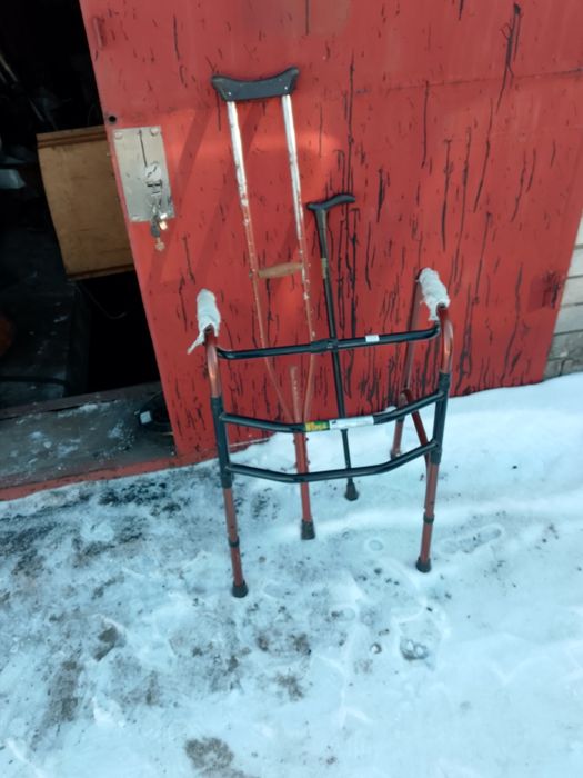 Костыли и палка ходунок