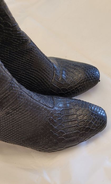 Czarne botki w wężową skórę r. 38