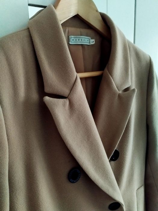 Elegancki Płaszcz dwurzędowy karmel.