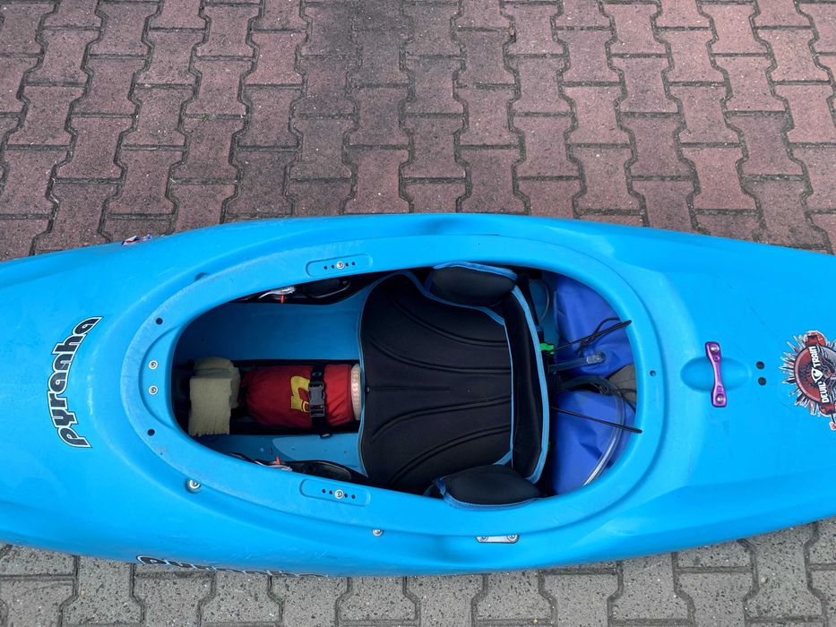 Kajak górski krótki, half-slice, playboat - Pyranha FIRECRACKER 242 M