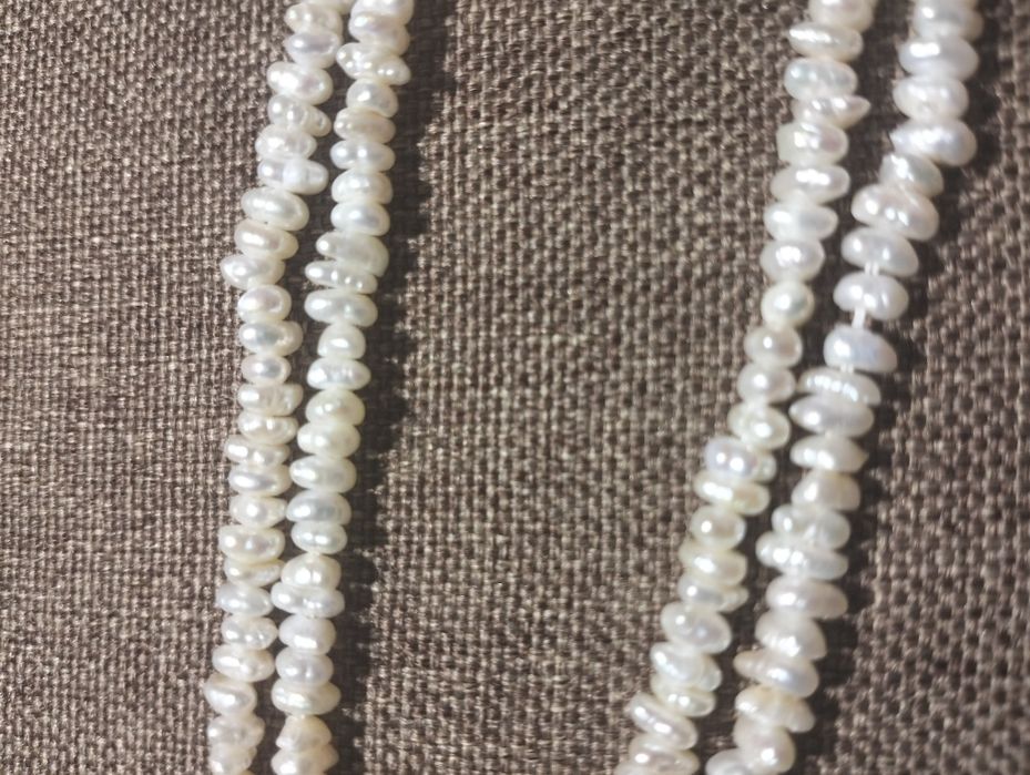 Нитка натурального жемчуга, длина бусин 3-4 мм