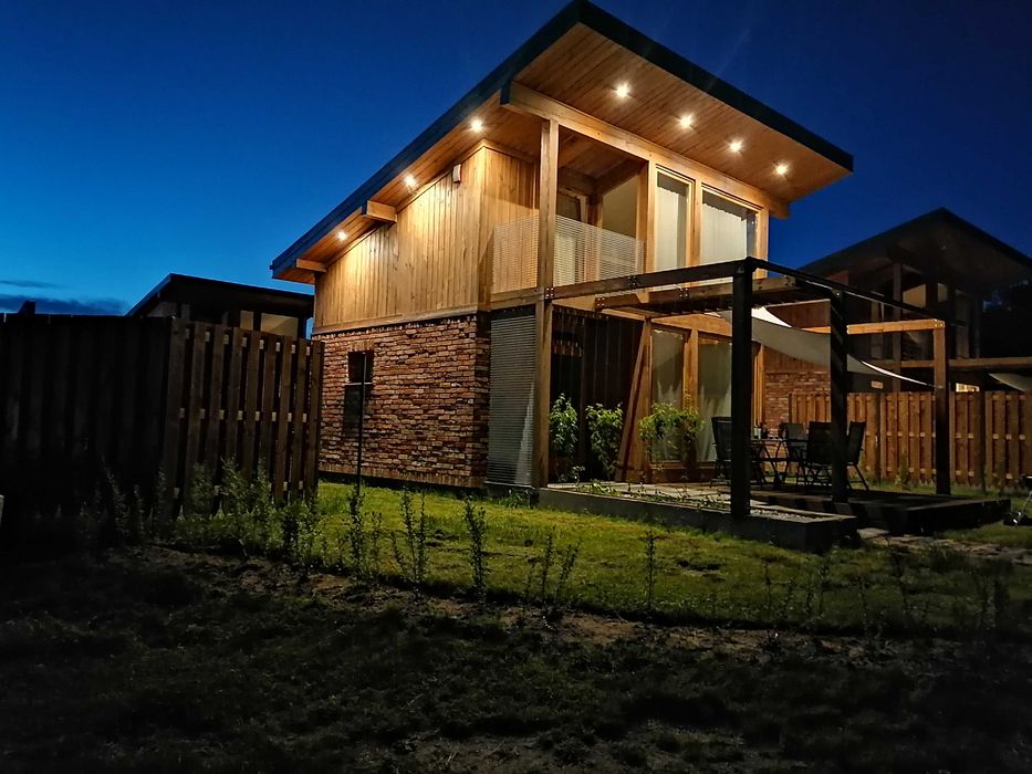 Domek z sauną i banią lub jacuzzi, basen,  nad jeziorem Klimatyzacja