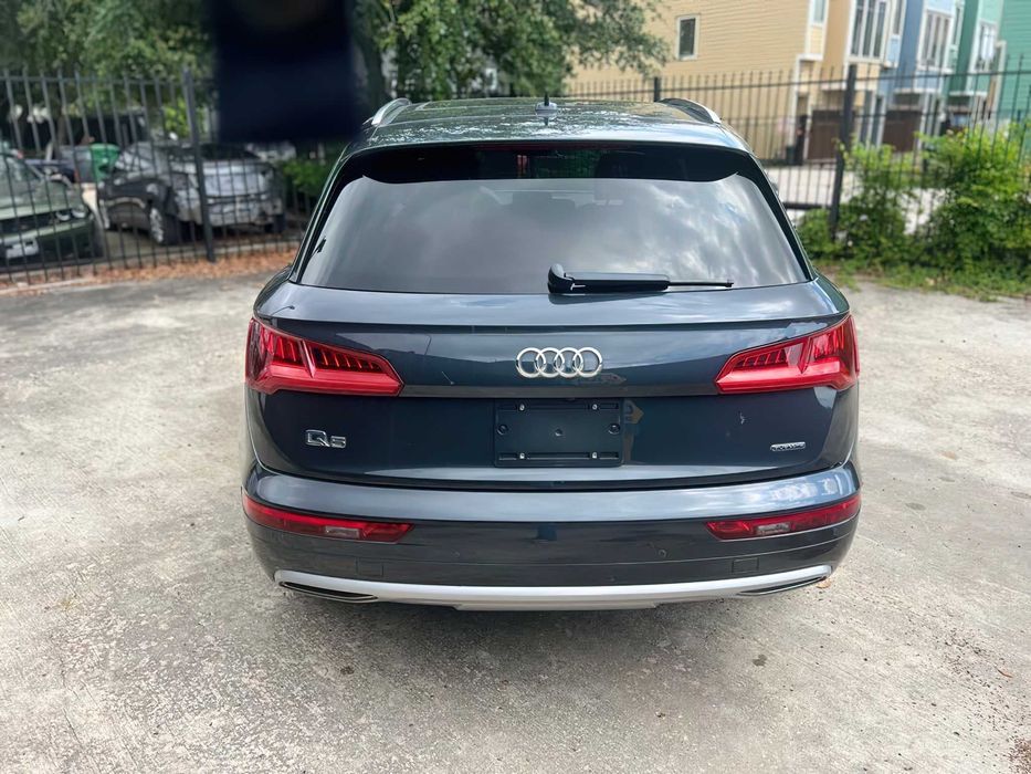 Audi Q5      2020