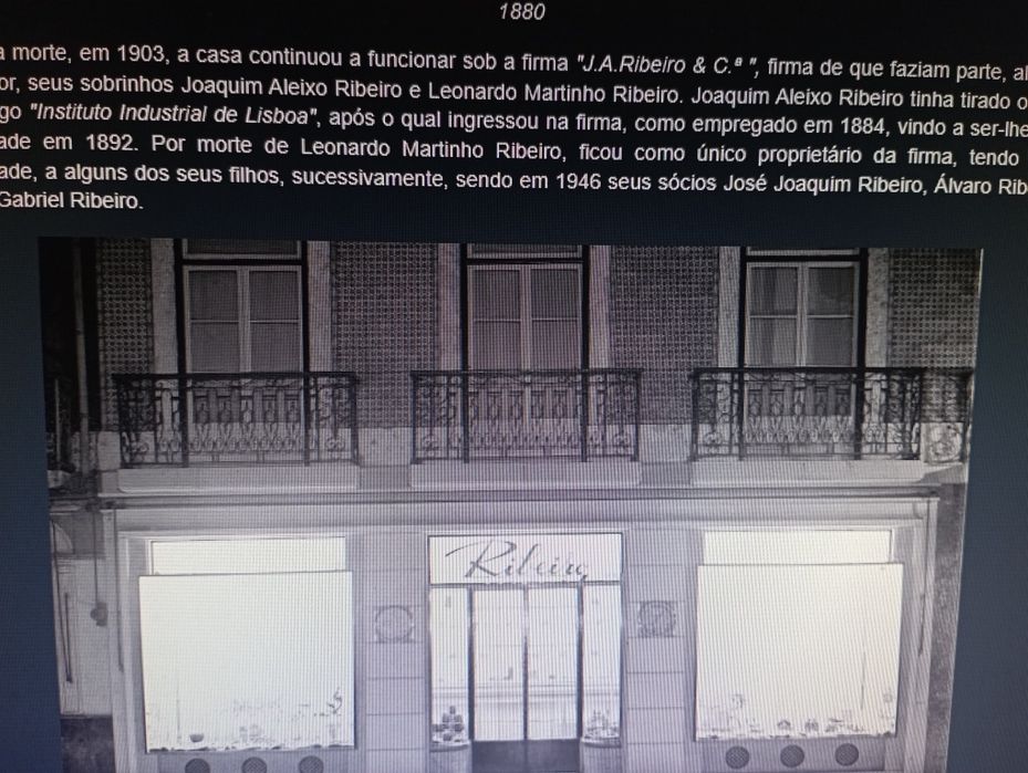 Óculos muito antigos