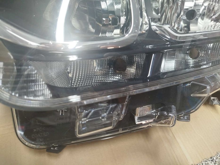 Farol Toyota Novo