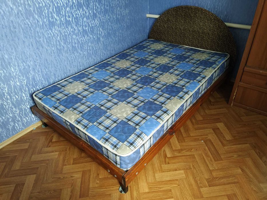 Ліжко з матрацом