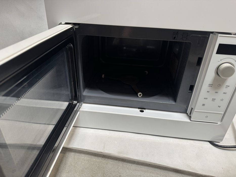 Kuchenka mikrofalowa Bosch BFL523MW3 Biala