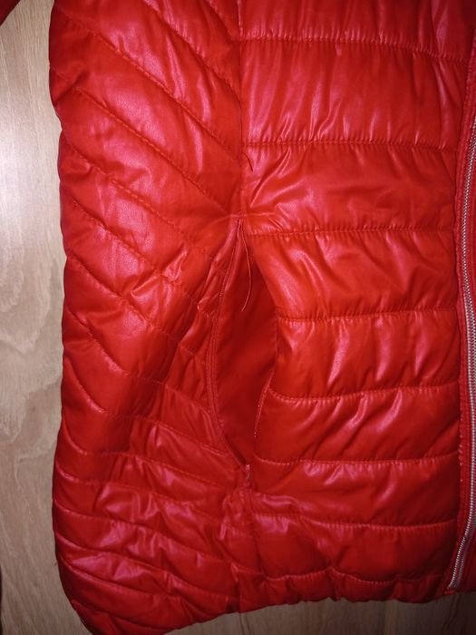 Czerwona kurtka damska