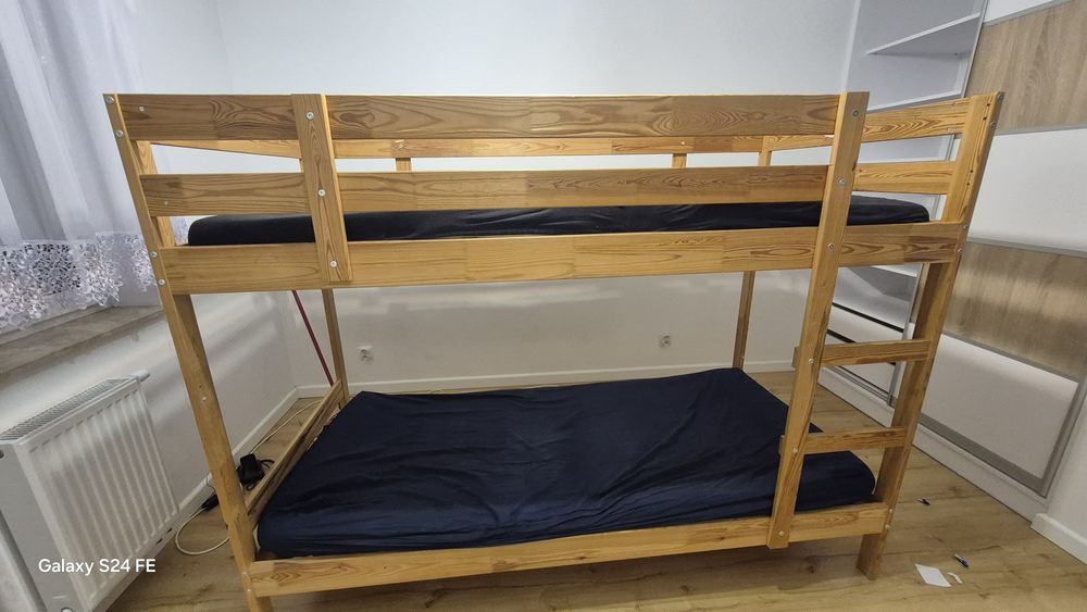 Łóżko piętrowe .