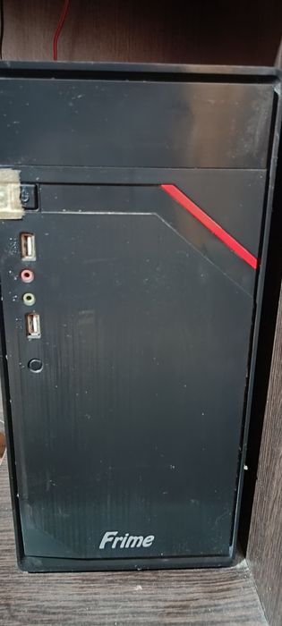 Компьютер + монитор + мышь + колонки + веб-камера + 2 джойстика+стол