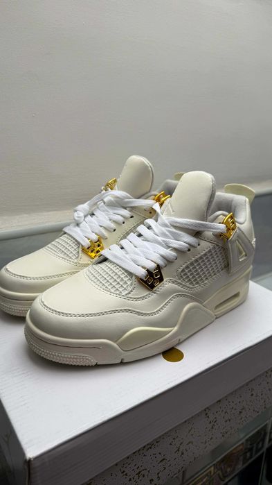 Air Jordan 4 Retro – złote detale | Rozmiar 39