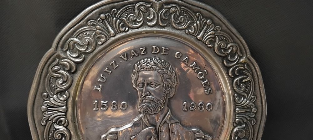 Prato Camões em Estanho Puro