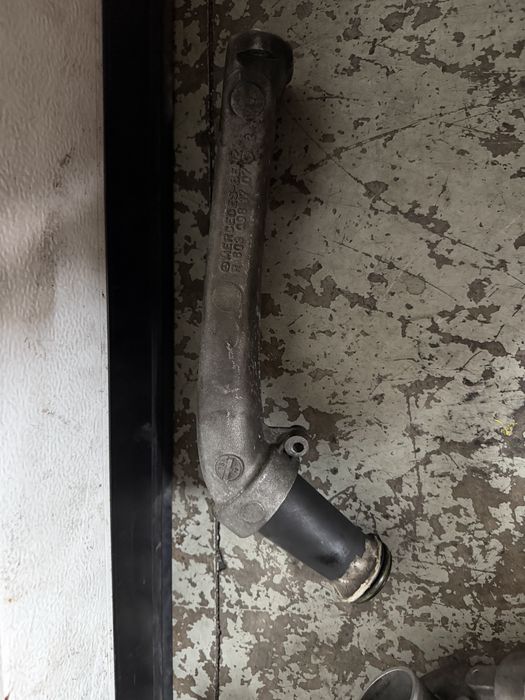 Turbos e um coletor de admissão Mercedes W124 2.5 turbo