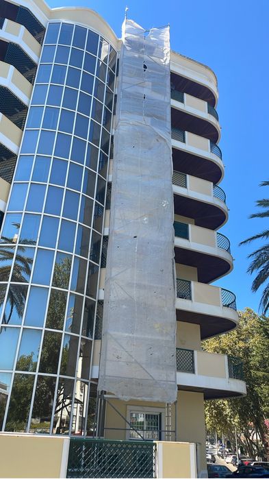 Trabalhos em altura por andaimes, rapel / alpinismo telhados, fachadas