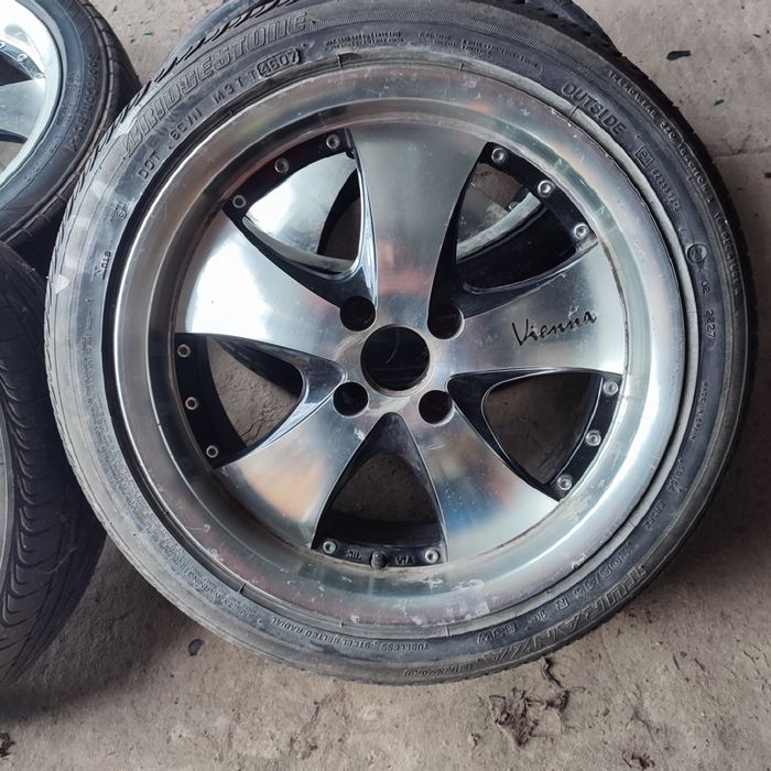 Felgi aluminiowe z rantem 4x100 Mazda Honda Nissan Hyundai  Mitsubi