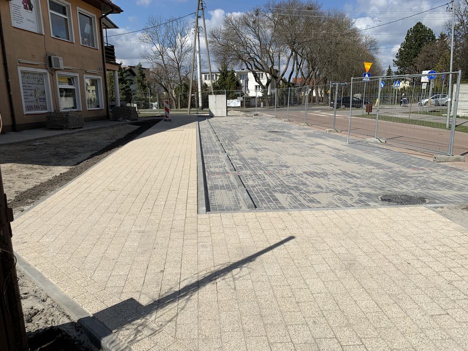 Układanie kostki brukowej, brukarstwo.