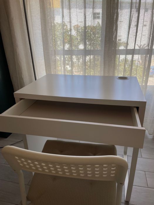 Secretária IKEA MICKE nova c/cadeira