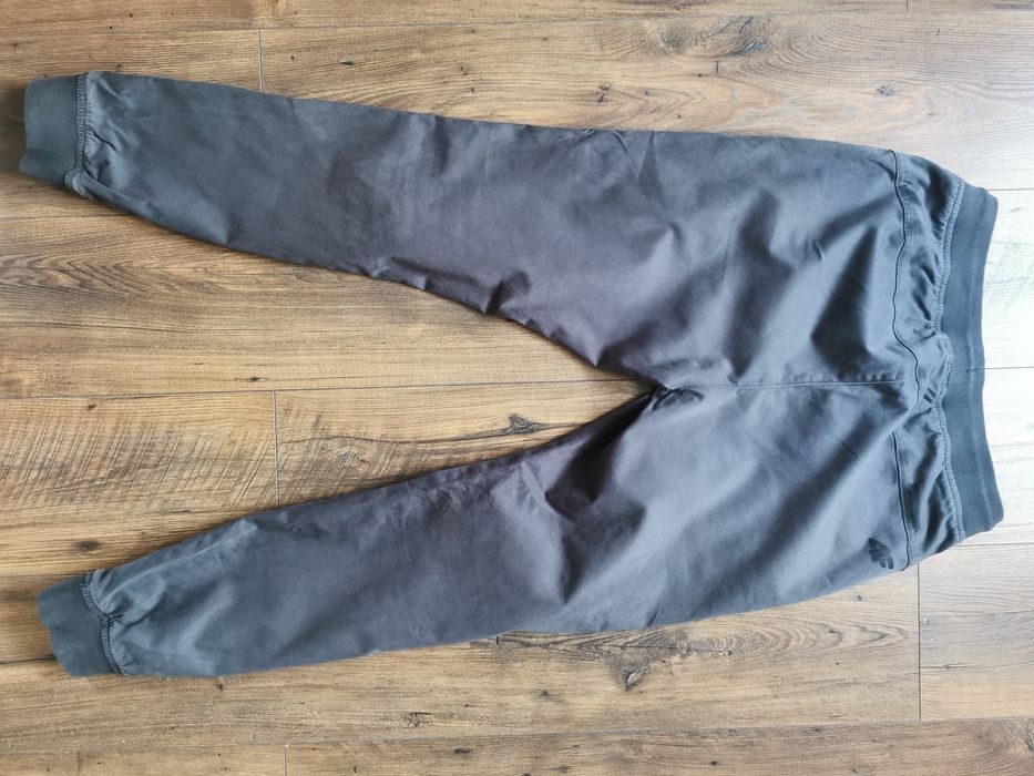 Spodnie joggery 4F