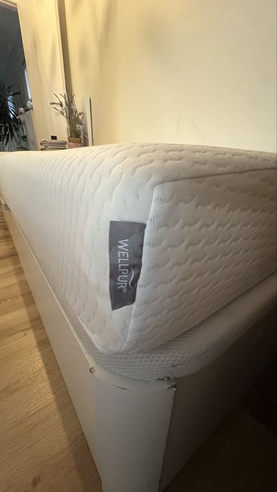 Cama e colchão semi-novos