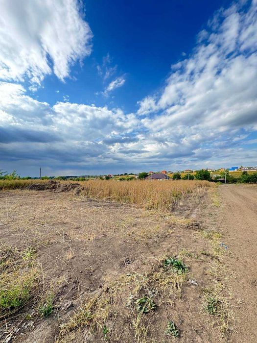 Продаж рівної земельної ділянки.