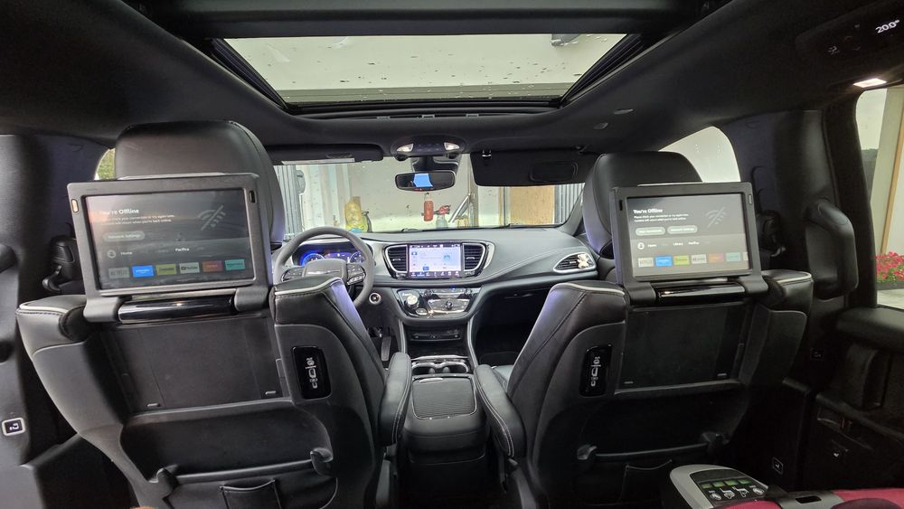Chrysler pacifica limited S 2023 odkurzacz panorama jak nowy