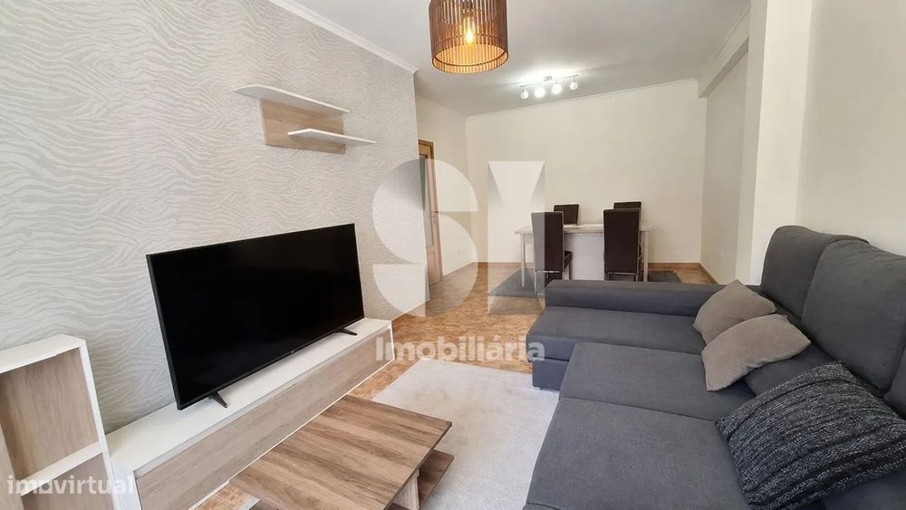 T2 com Terraço e Garagem a 2 Minutos da Praia