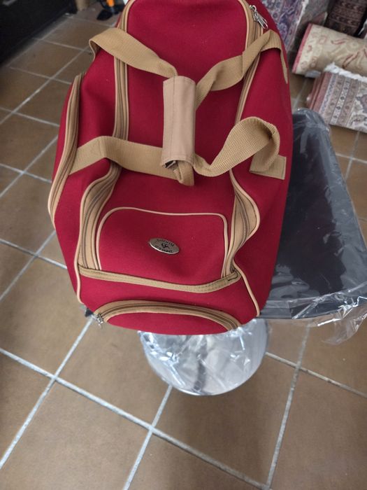 Mala troley de viagem em bom estado