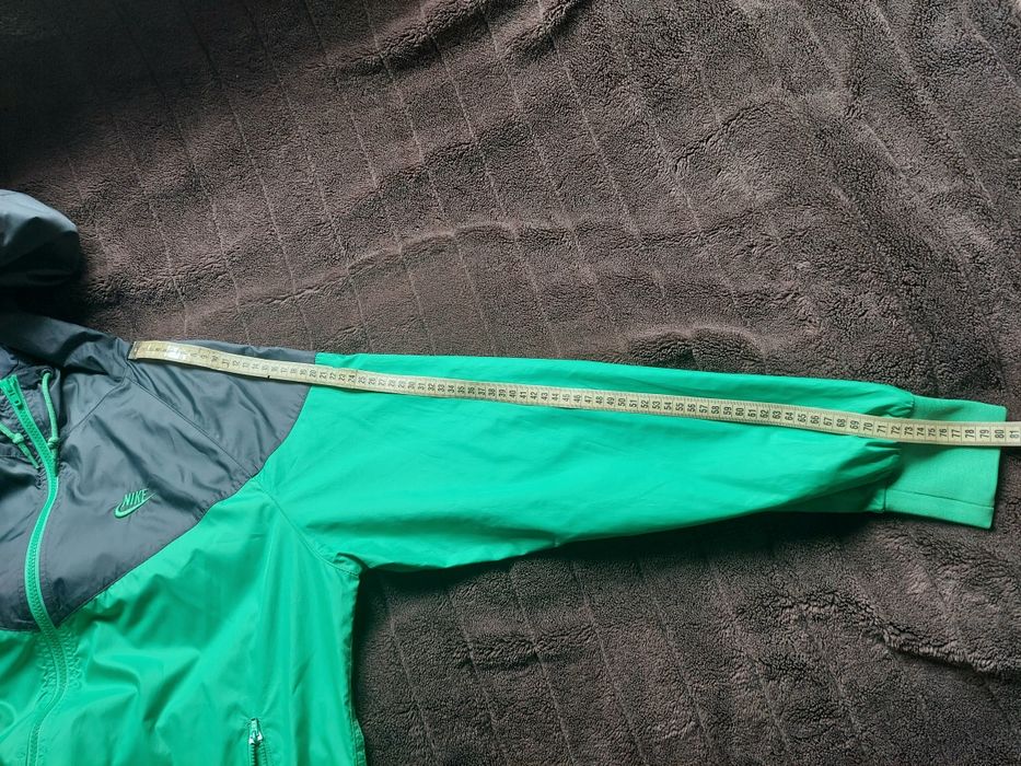 Вітровка фірми Nike Sportswear Windrunner оригінал 

Розмір по бірці: