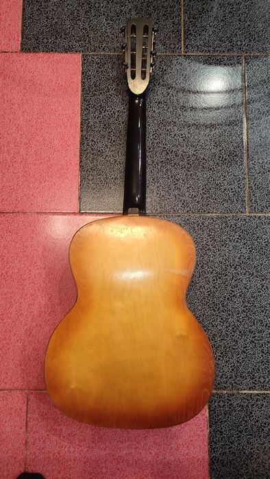 Продам гитару без трещин