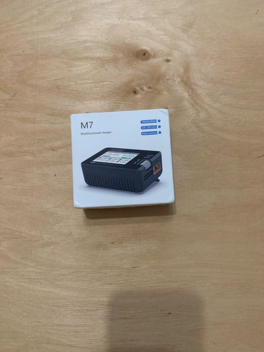 Зарядний пристрій ToolKitRC M7