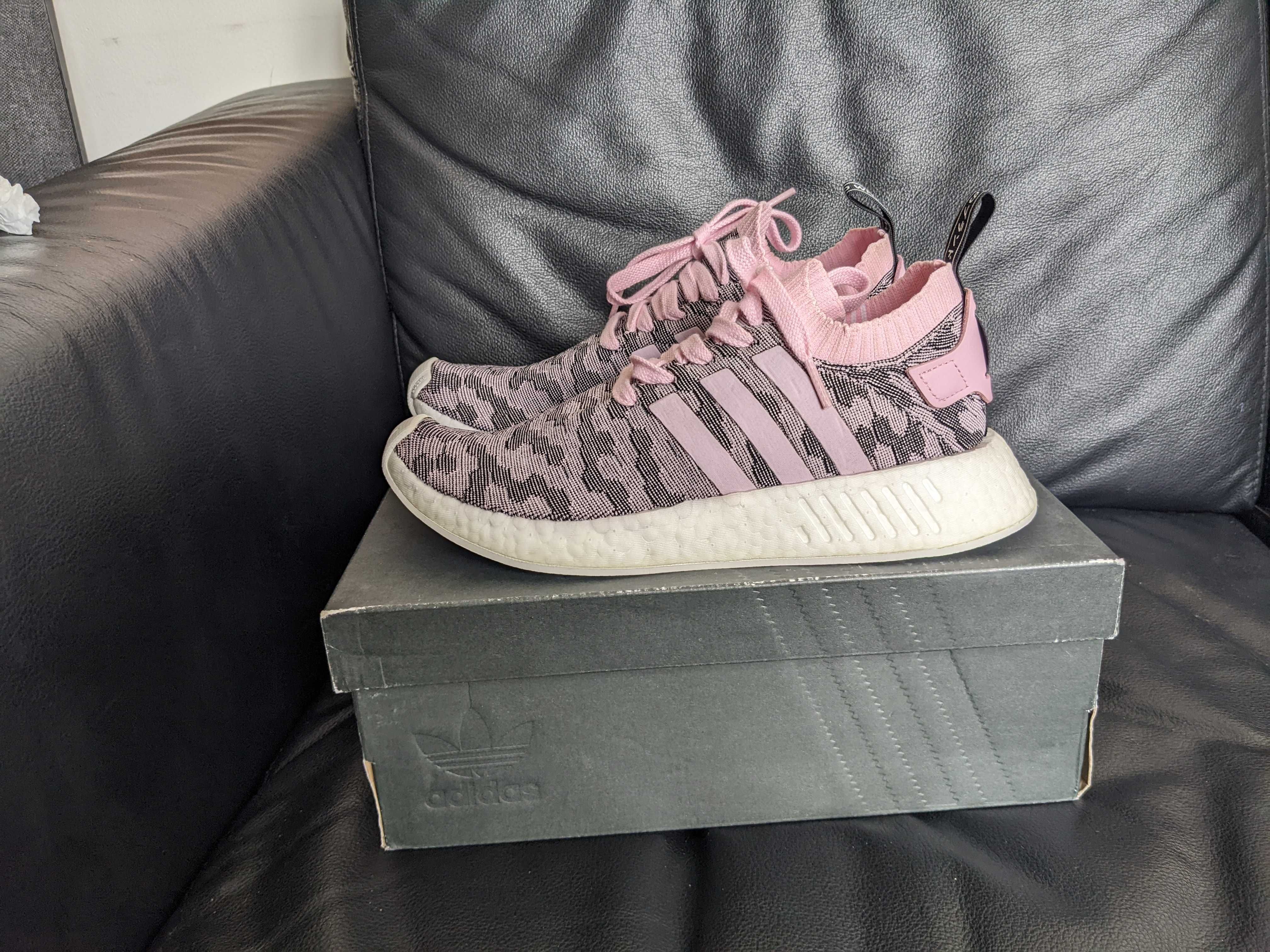 Adidas boost nmd r2 hotsell