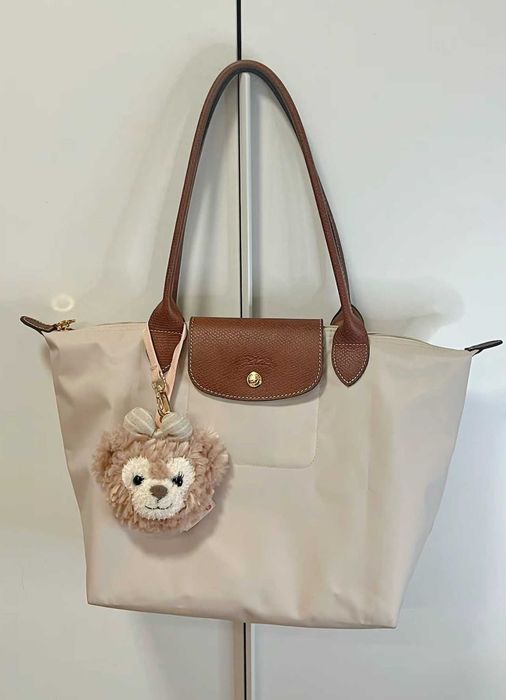 Duża torba na ramię biała Longchamp, uniwersalna i modna