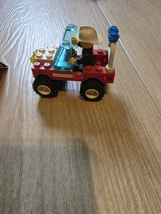 3 Legos marca Lego  década de 80/90  com manuais de instruções.