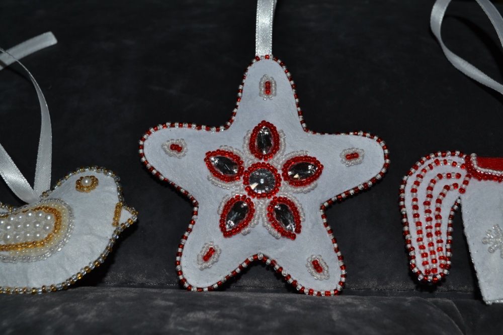 Продам новогодние игрушки ручной работы из фетра.