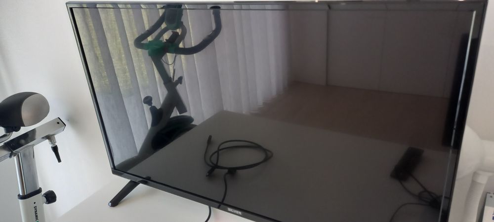 Tv Silver 40 polegadas (ecrã danificado)