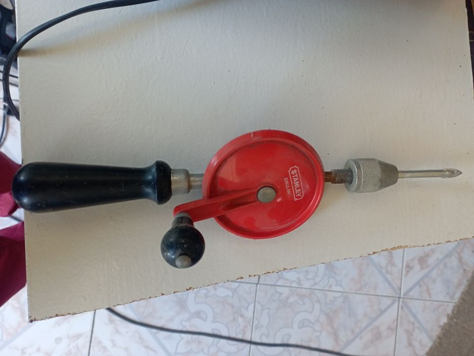 Berbequim manual para furos de vidros