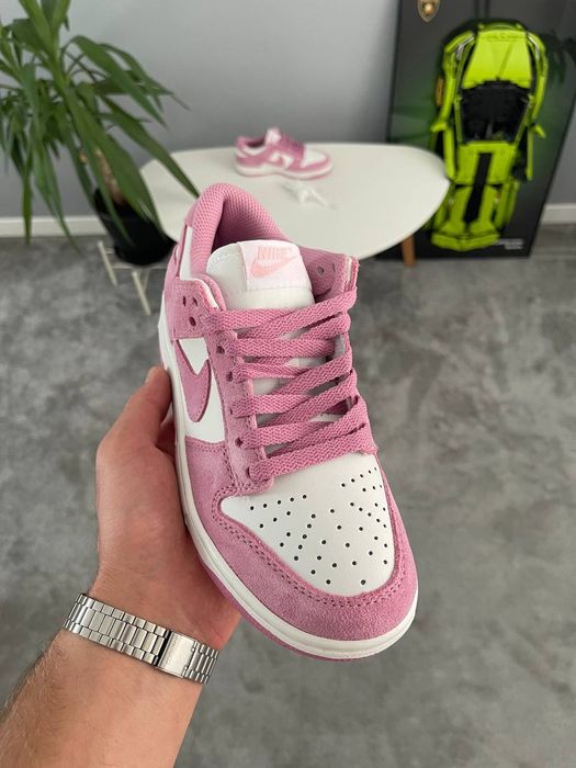 Жіночі шкіряні та замшеві кеди Nike Dunk Low