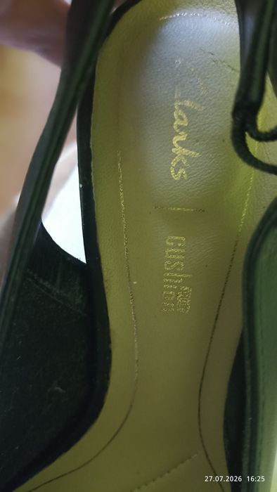 Жіночі туфлі-слінгбеки чорного кольору бренду clarks