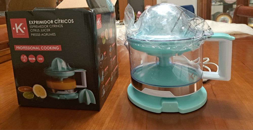 Espremedor de Cítrinos Elétrico-Marca K for Kitchene -500ml Potência 4